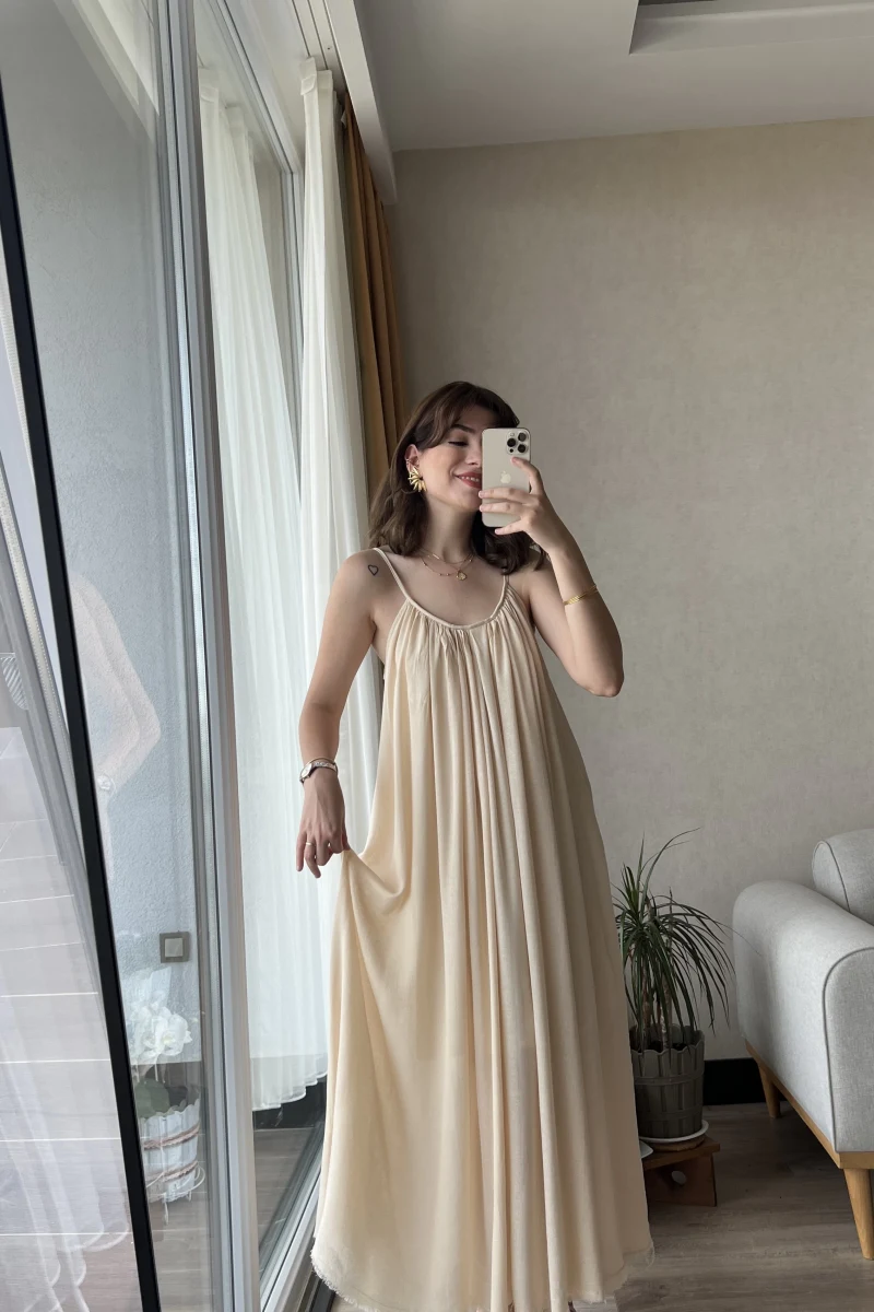 Dökümlü Krem Uzun Elbise