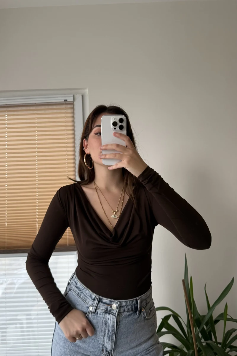 Dökümlü Yaka Acı Kahve Bluz