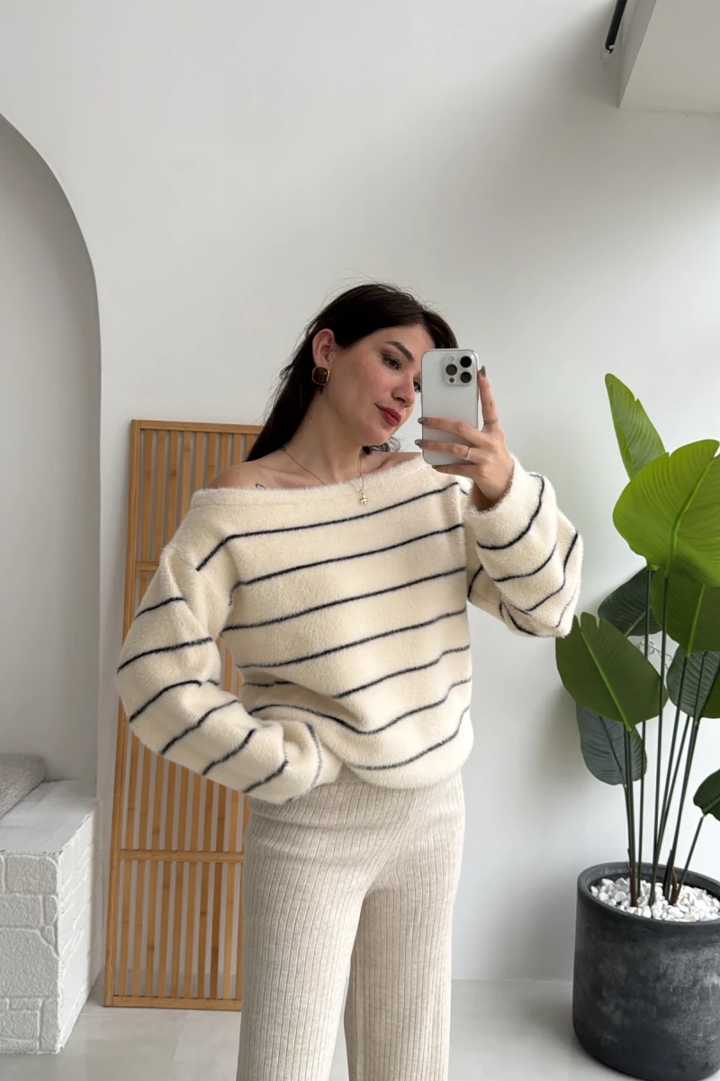 Edwin Kayık Yaka Yumoş Çizgili Kazak - Ekru