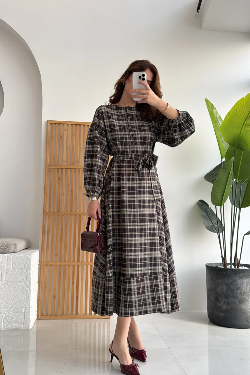 Ekose Desenli Kuşaklı Kloş Elbise - Kahverengi - Kod:26502