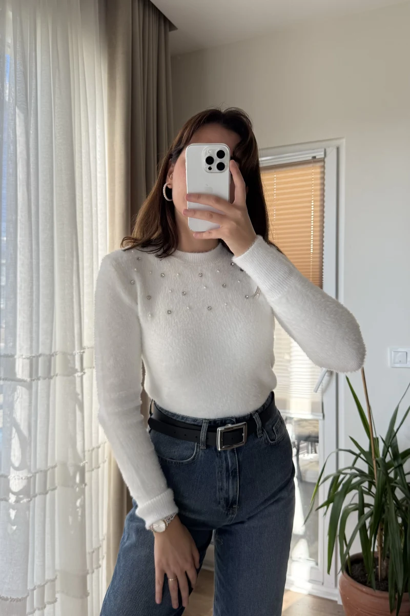 Emilie Taşlı Yumoş Kazak Beyaz