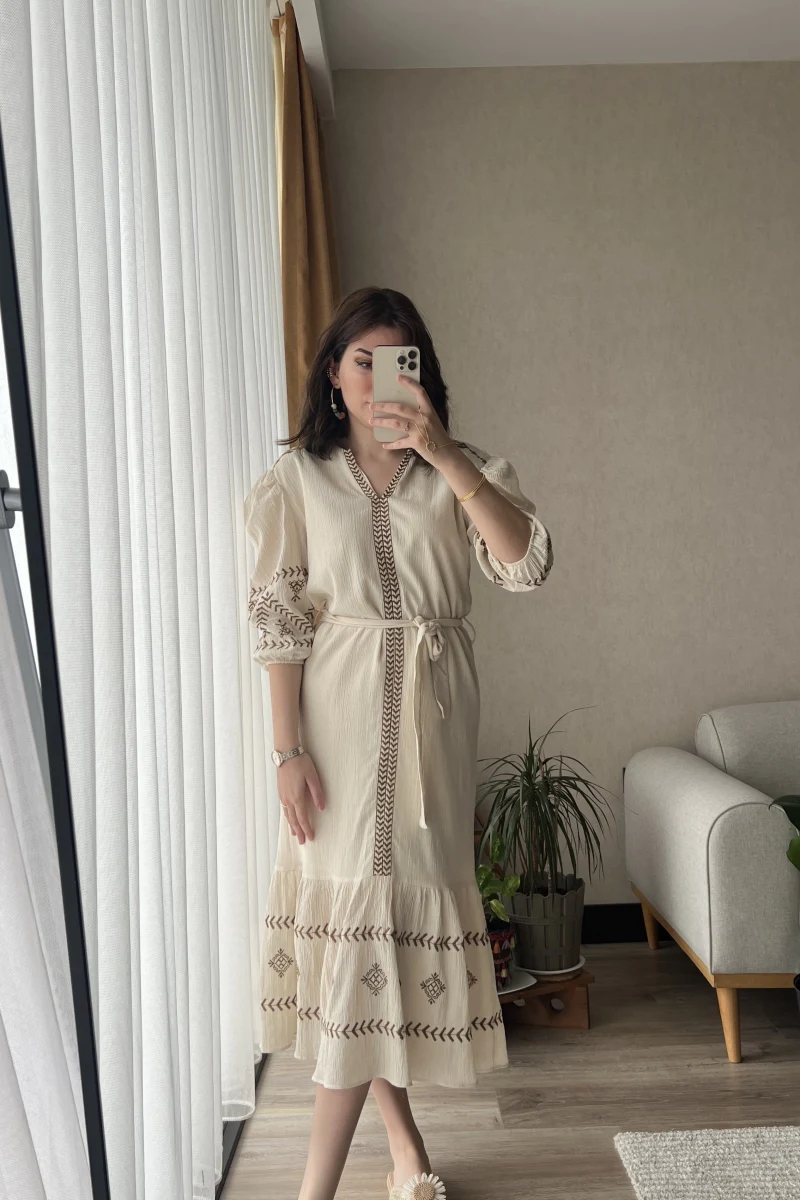 Etnik Desenli Nakış Detay Bej Elbise