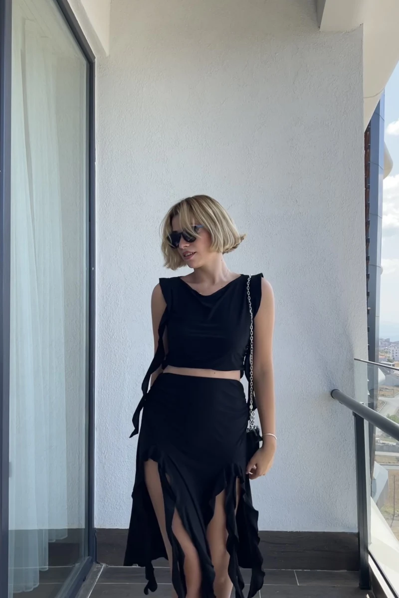 Fırfırlı Siyah Bluz