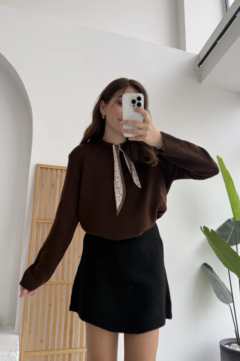 Fular Bağlamalı Uzun Kol Kazak - Acı Kahve