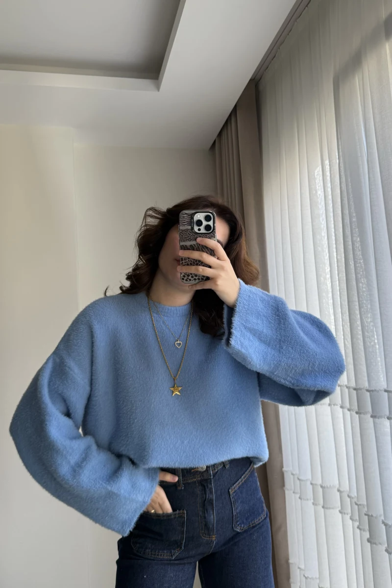 Geniş Kol Mavi Yumoş Kazak