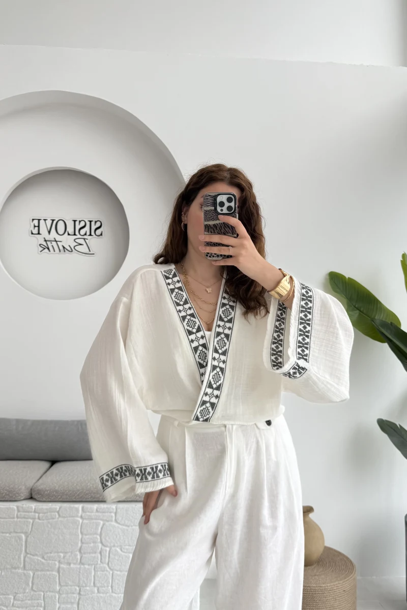 Geniş Kol Nakışlı Bağlamalı Kimono - Kırık Beyaz - 7014