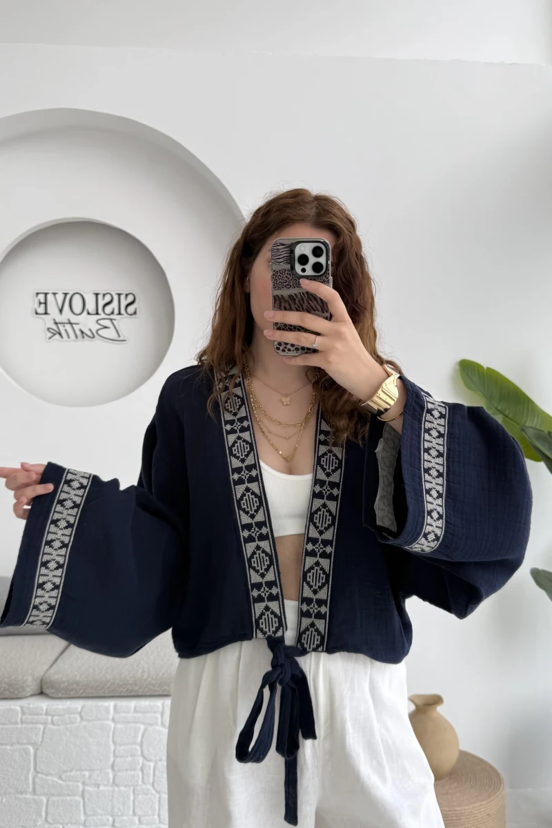 Geniş Kol Nakışlı Bağlamalı Kimono - Lacivert - 7014
