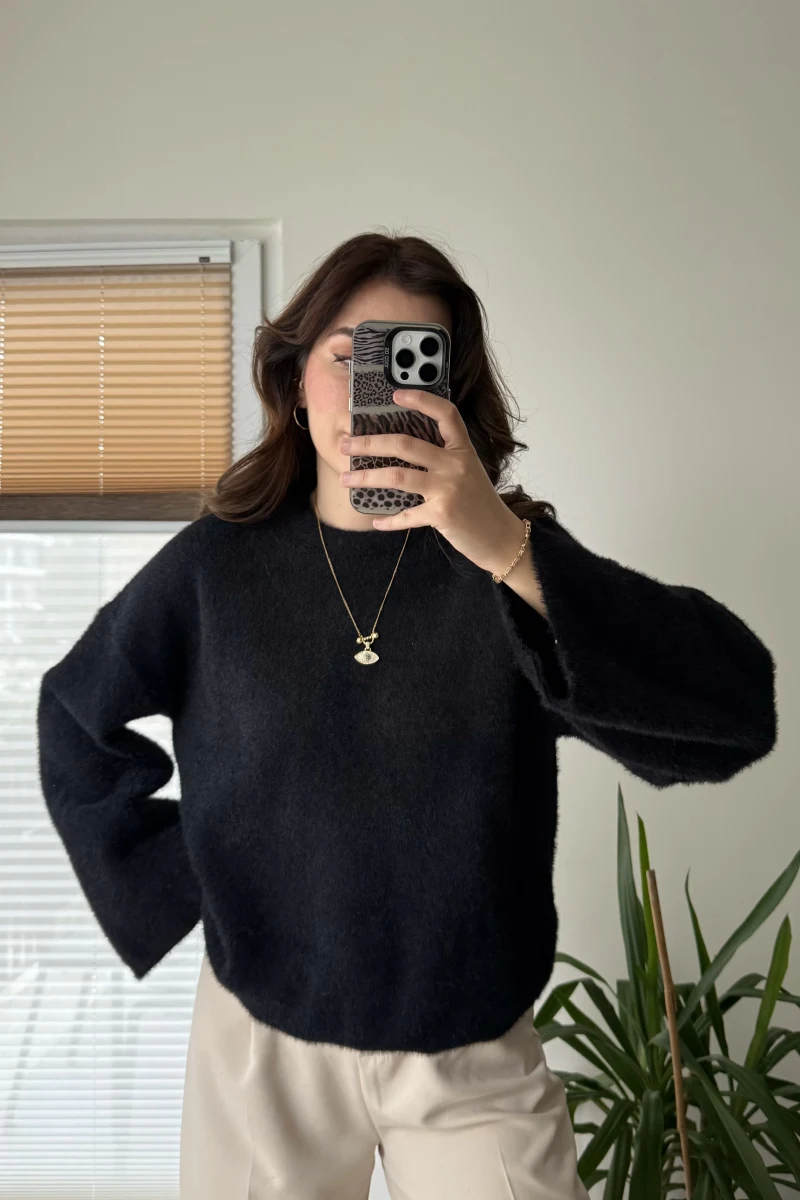 Geniş Kol Siyah Yumoş Kazak