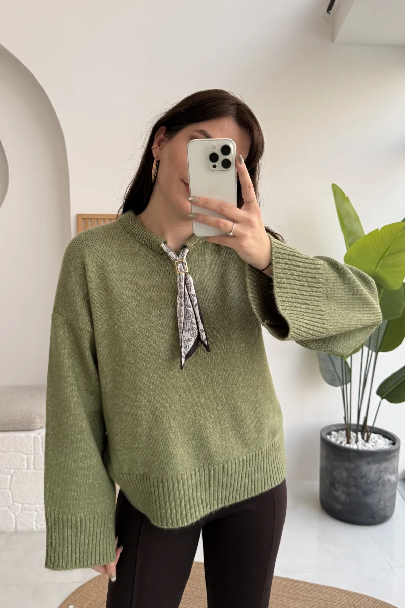 Hilary Yakası Aksesuar Detaylı Fular Bağlamalı Kazak - Mint