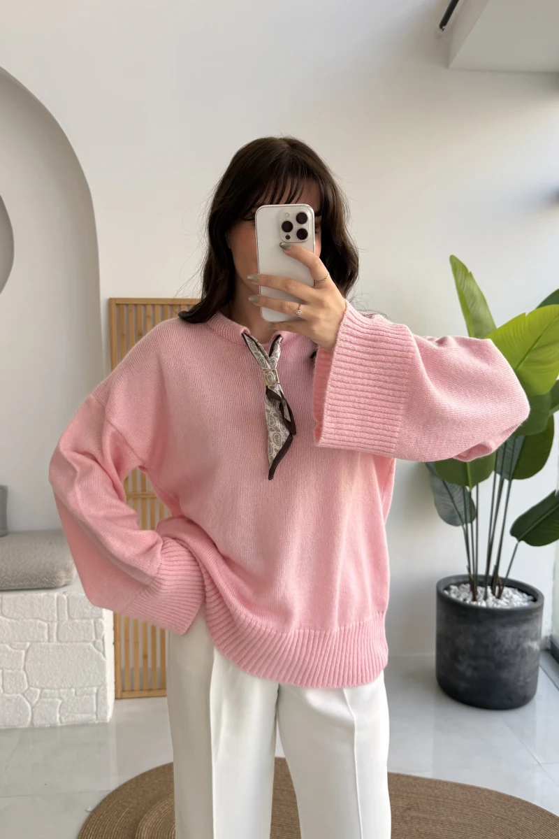 Hilary Yakası Aksesuar Detaylı Fular Bağlamalı Kazak - Pembe