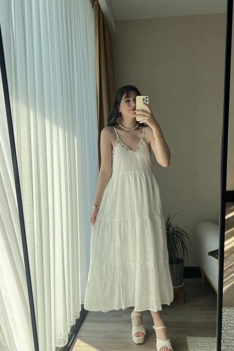 Kabuklu Beyaz Elbise