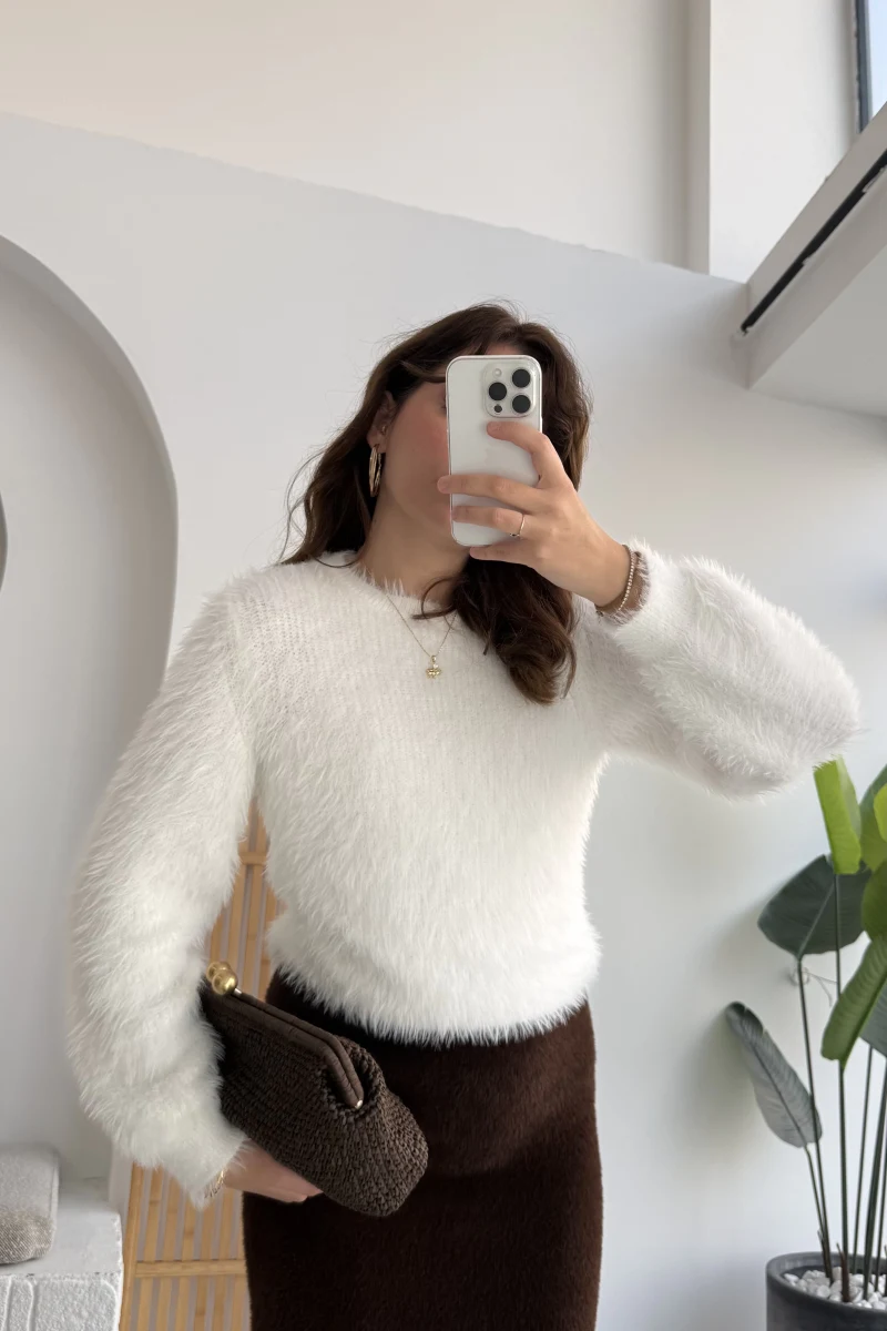 Kalina Bisiklet Yaka Tüylü Yumoş Kazak - Beyaz