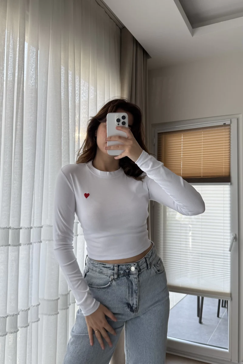 Kalp Nakışlı Crop Body Beyaz