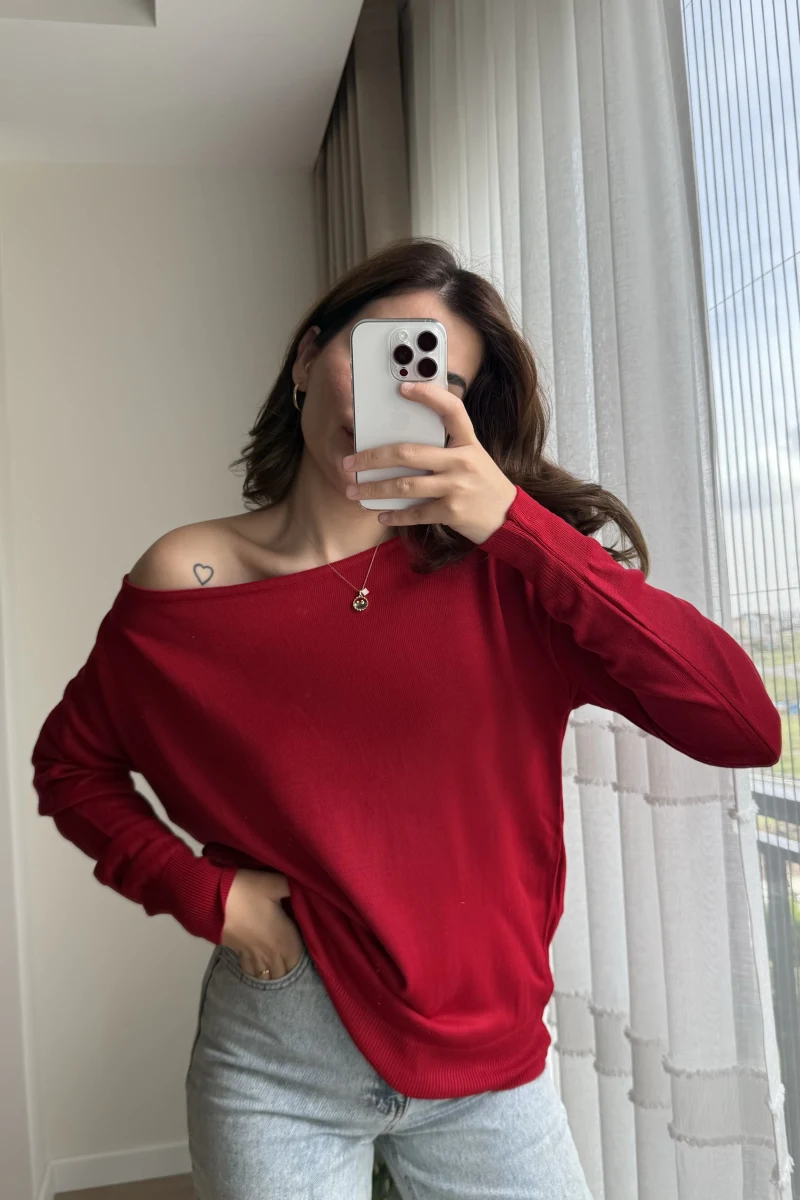 Kayık Yaka Kırmızı Triko