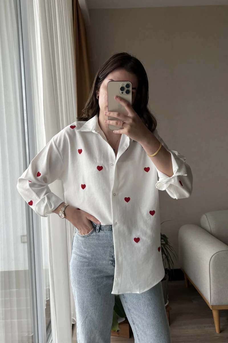 Kırmızı Kalpli Keten Gömlek