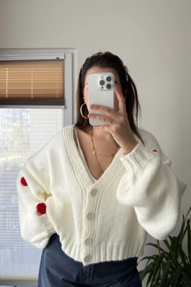 Kol Detay Çiçekli Kırık Beyaz Hırka