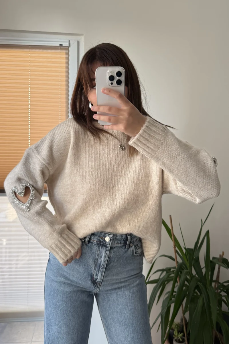 Kolları Kalp Detay Mücevher Model Kazak Krem