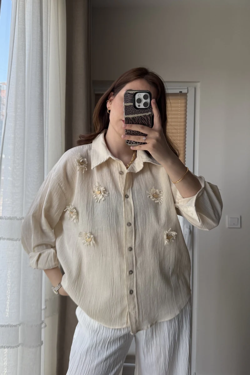 Krem Püskül Taş Detaylı Gömlek