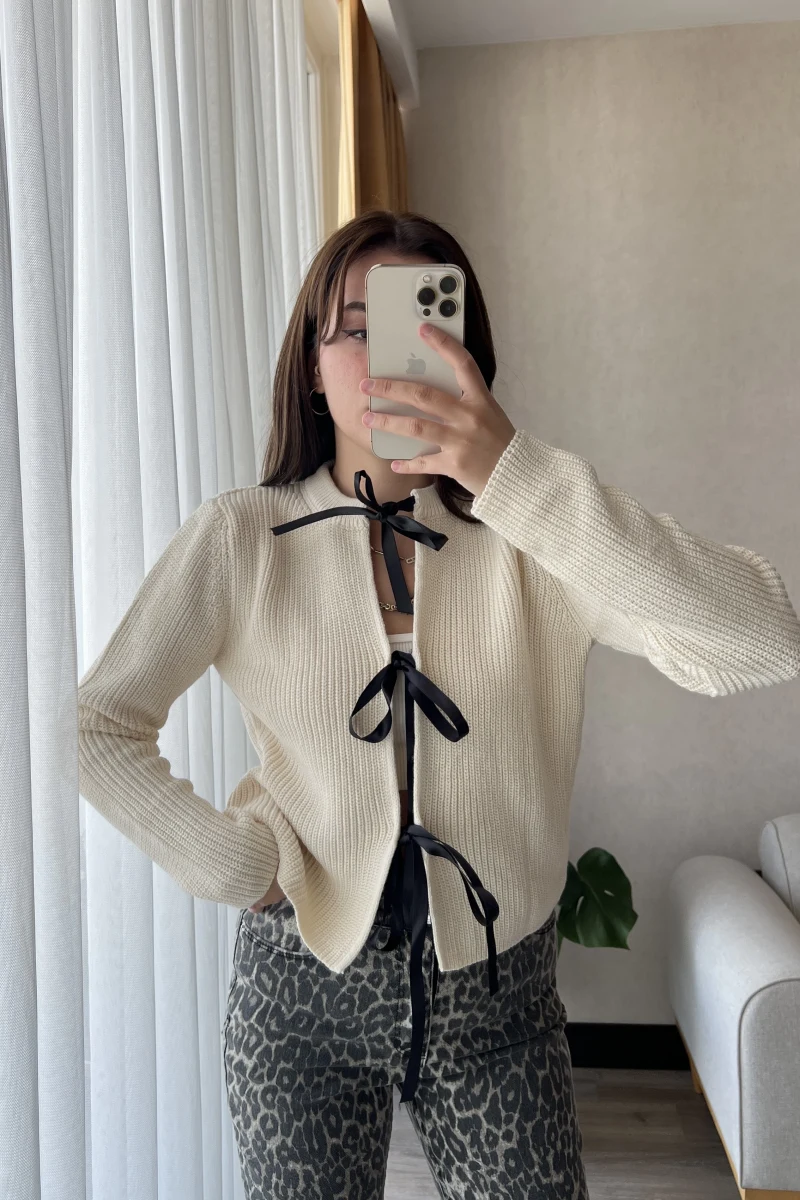 Krem Triko Bağlamalı Hırka