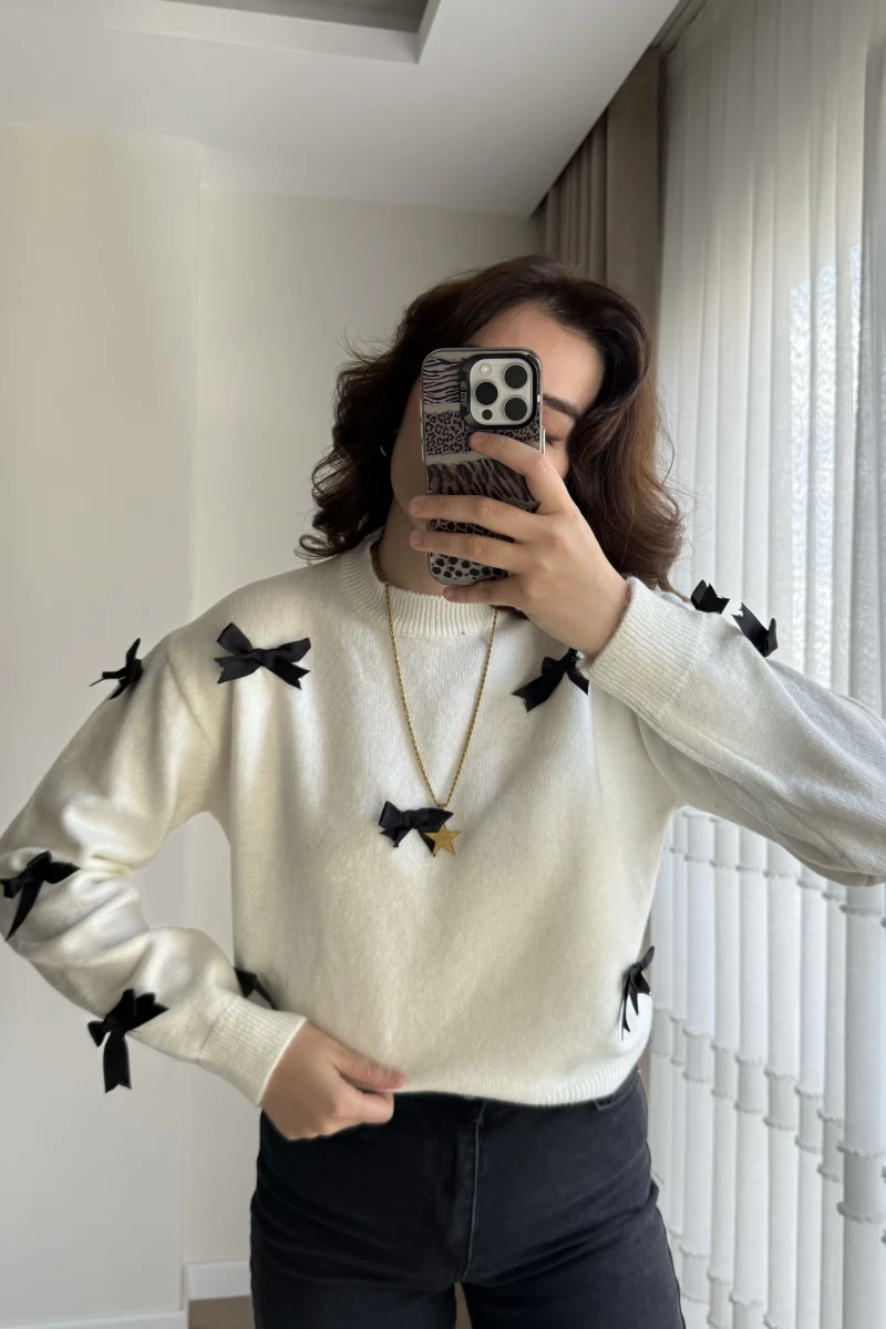 Kurdeleli Triko Kazak Beyaz