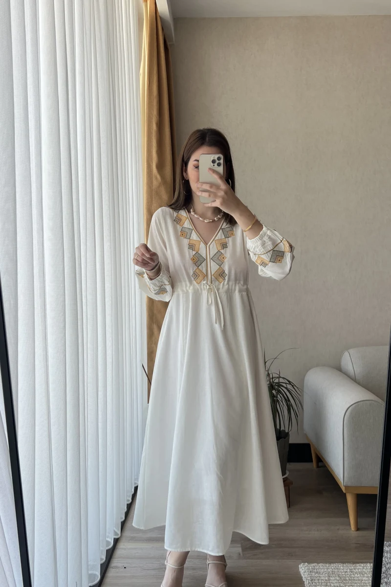 Lale Uzun Beyaz Elbise