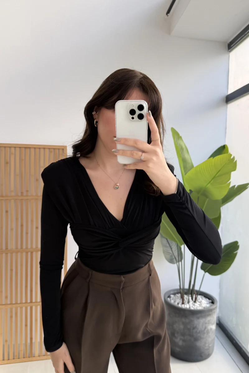 Lydia Vatkalı Önden Büzgülü Bluz - Siyah