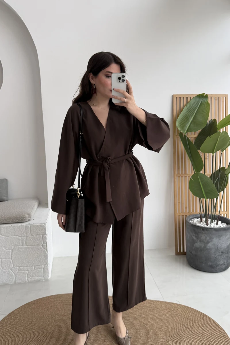 Marcelene Düğmeli V Yaka Kuşaklı Takım - Acı Kahve - Kod: 8892