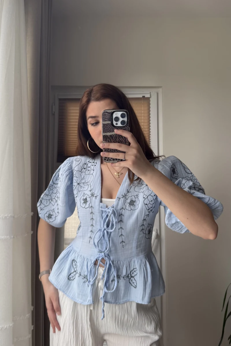 Mavi Nakışlı Bağlamalı Gömlek