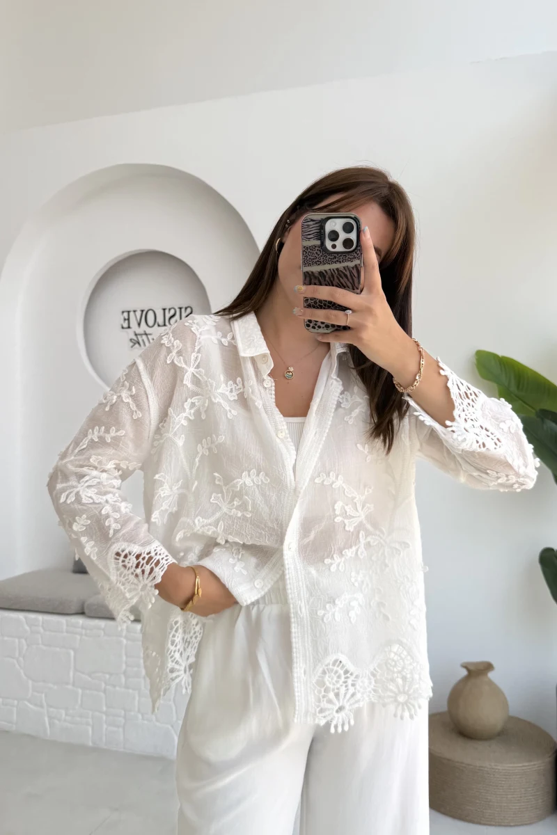 Maylo Beyaz Dantel Detay Gömlek