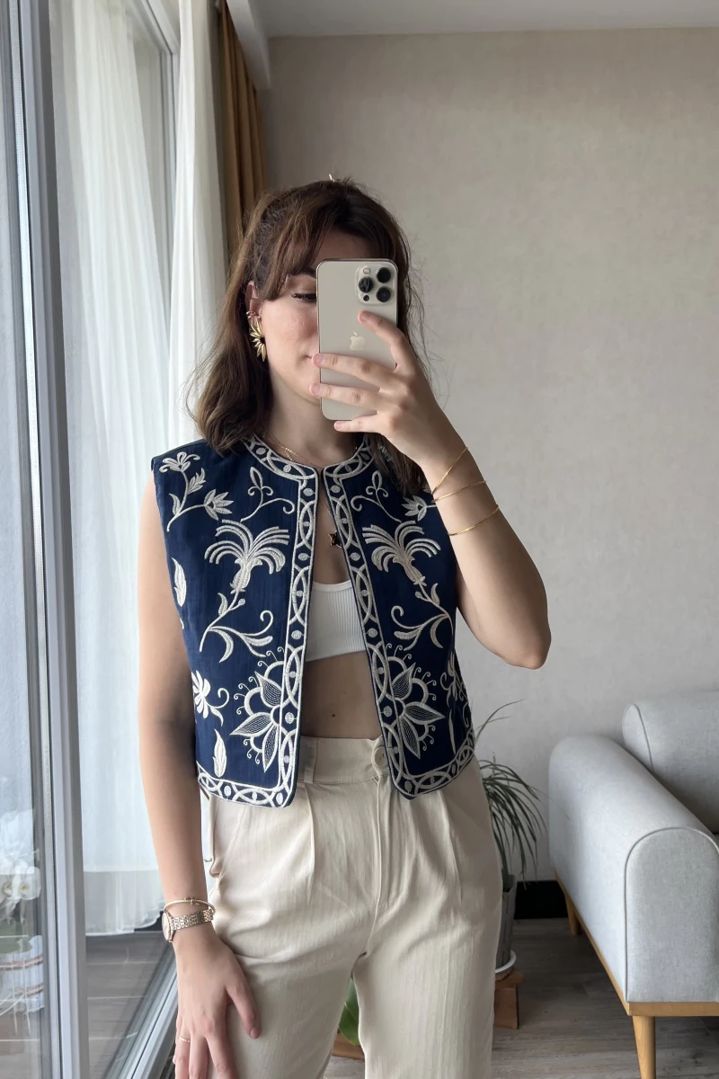 Mecnun Lacivert Nakışlı Yelek