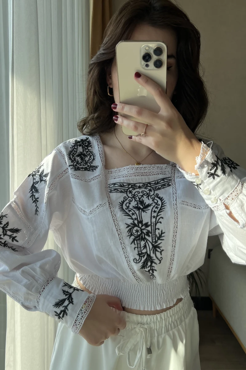 Misty Sırt Detay Nakışlı Gömlek