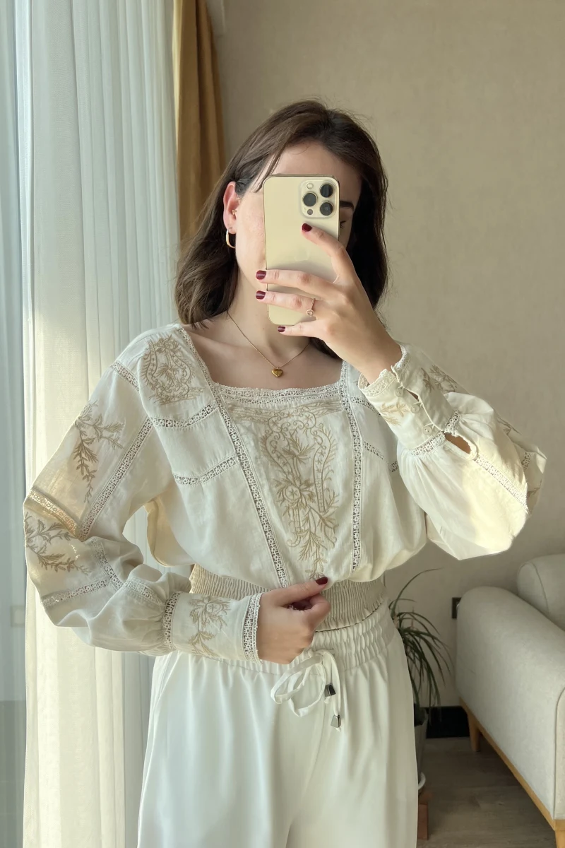 Misty Sırt Detay Nakışlı Gömlek