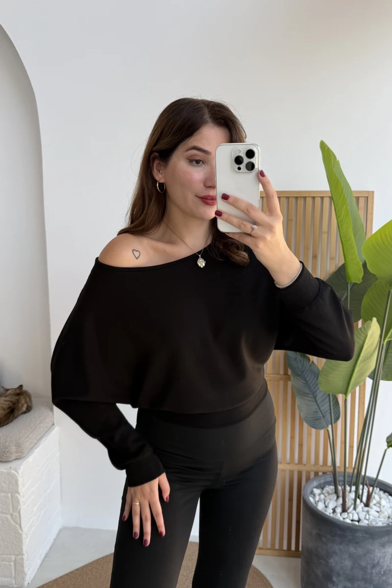 Moira Kayık Yaka Yarasa Kol Bluz - Siyah