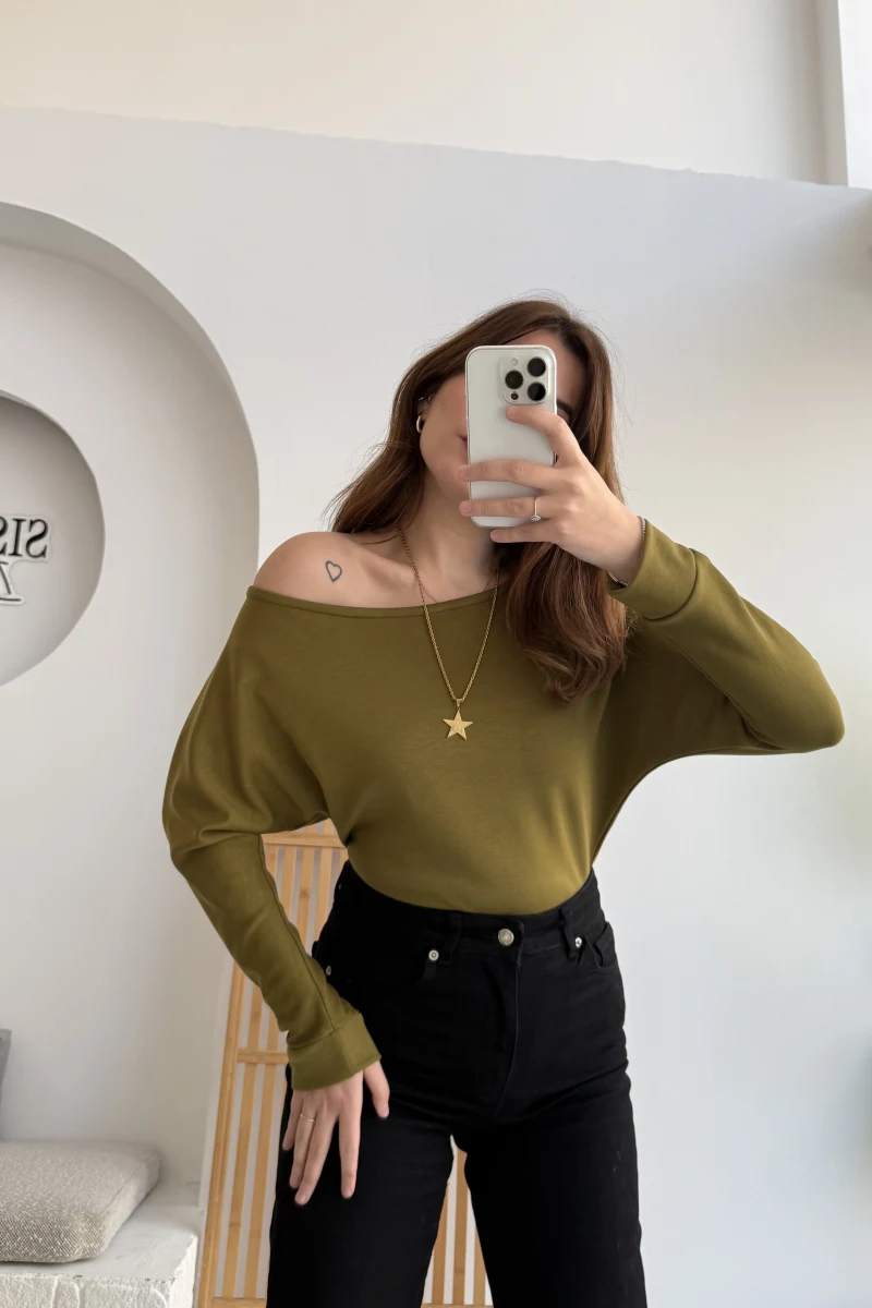 Moira Kayık Yaka Yarasa Kol Bluz - Yağ Yeşili