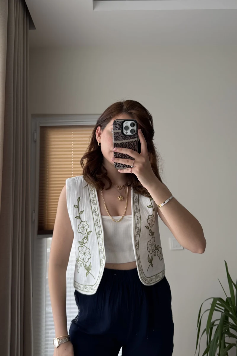 Müslin Çiçek Nakışlı Yelek Beyaz