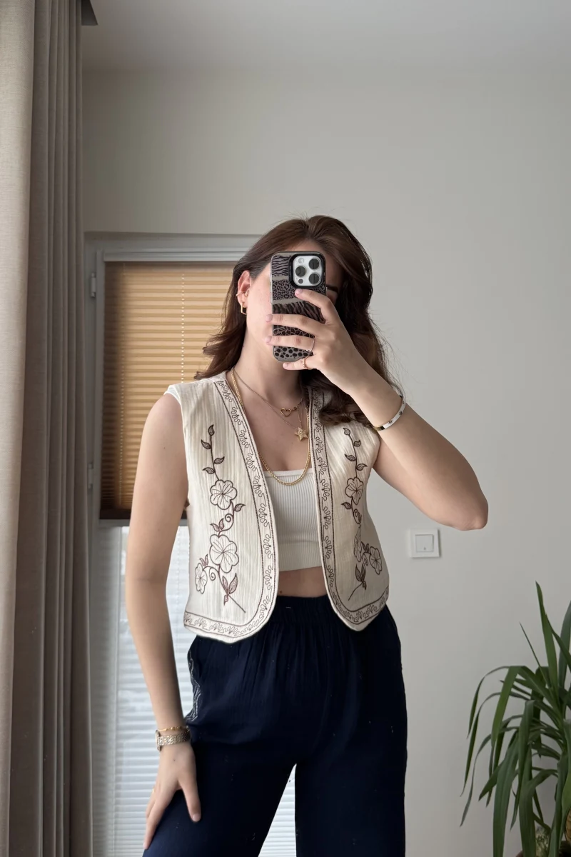 Müslin Çiçek Nakışlı Yelek Krem