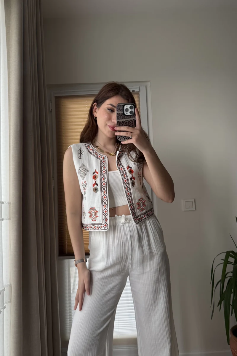 Nakışlı Beyaz Yelek