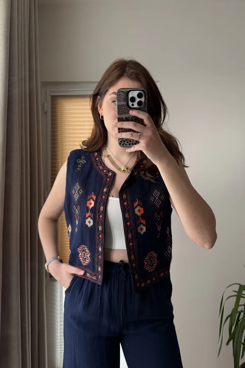 Nakışlı Lacivert Yelek