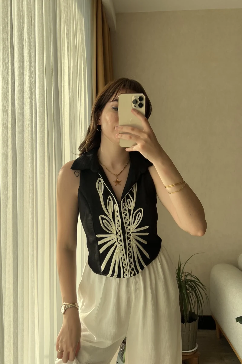 Nakışlı Siyah Yelek