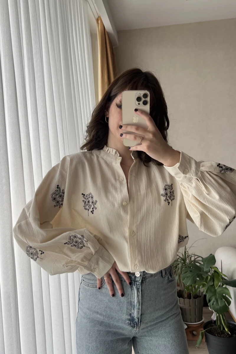 Nakışlı Yaka Detay Fırfır Balon Kol Gömlek