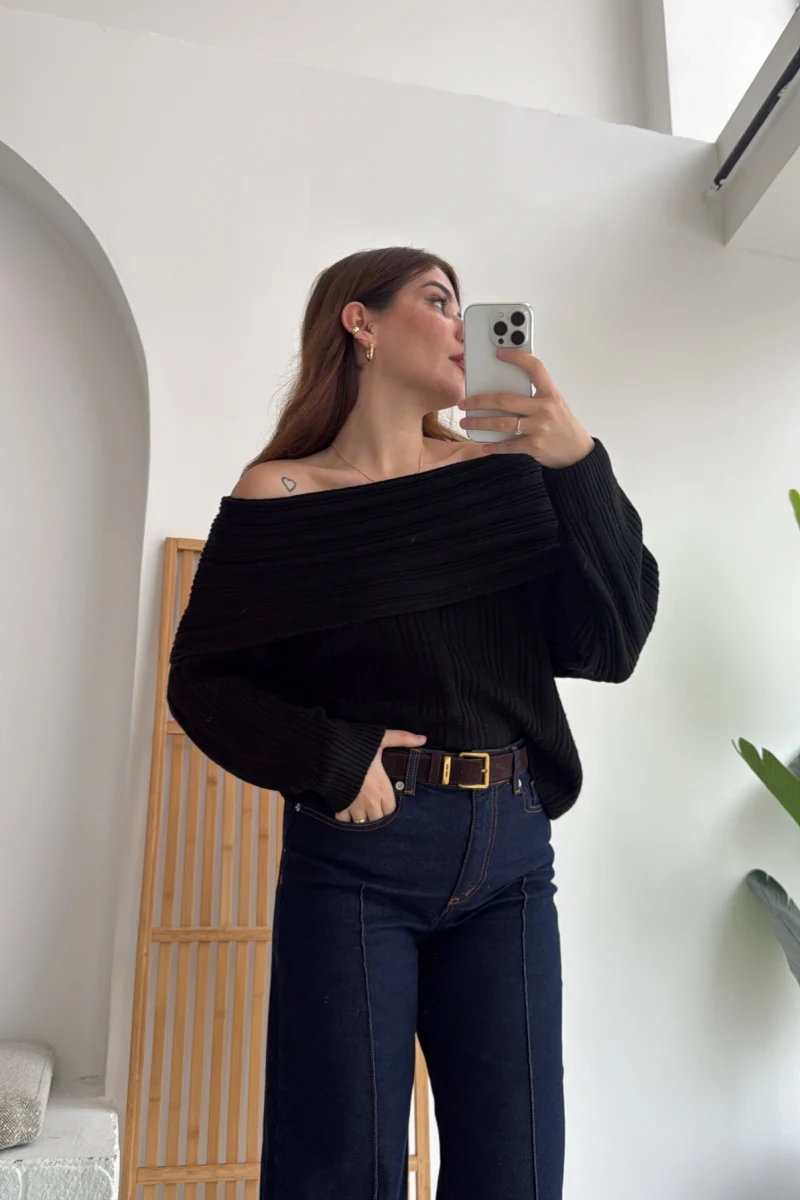 Omzu Açık Fitilli Kazak - Siyah