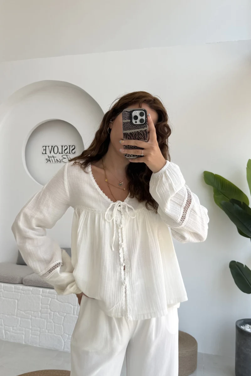 Peri İnci Detay Beyaz Bluz