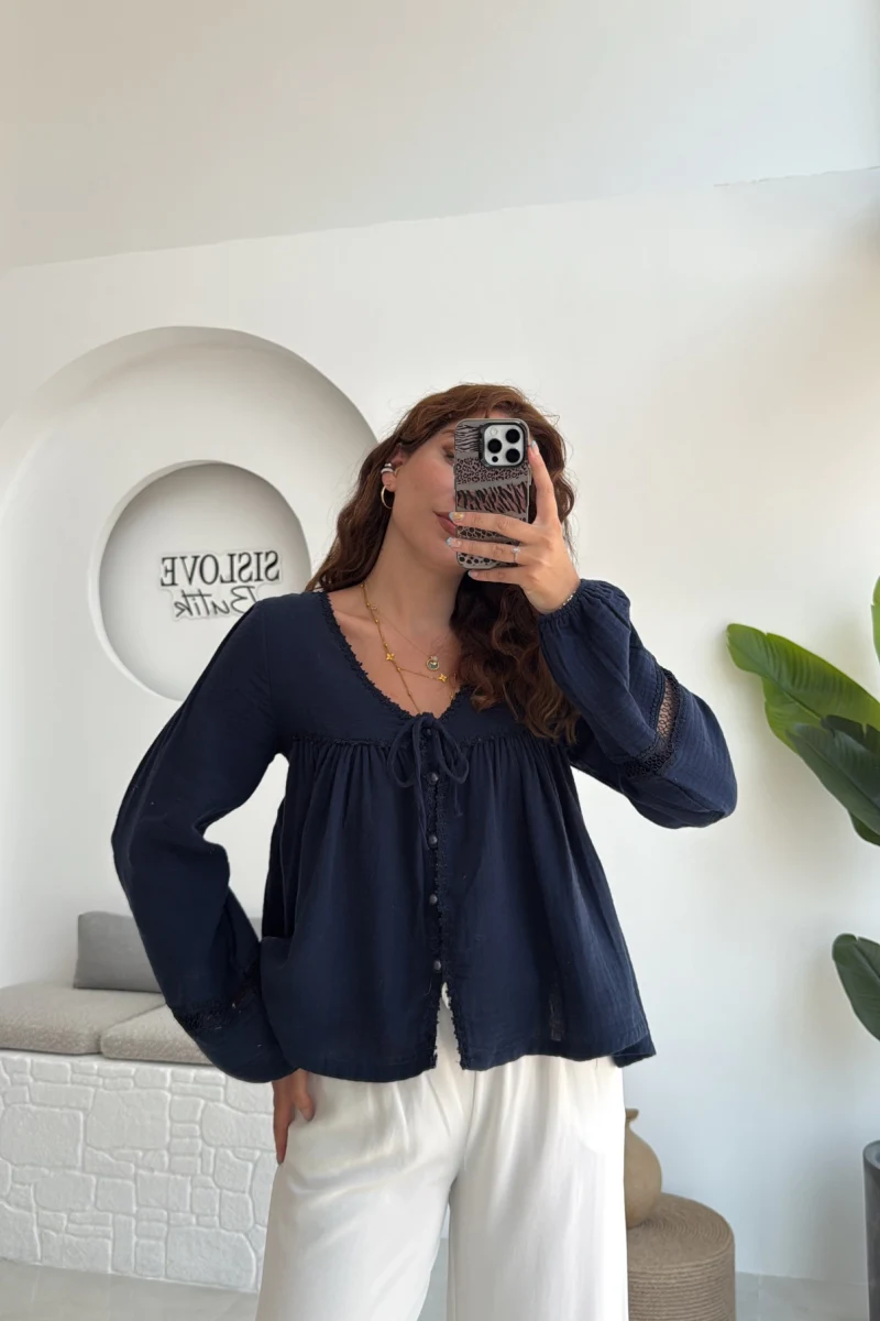 Peri İnci Detay Lacivert Bluz