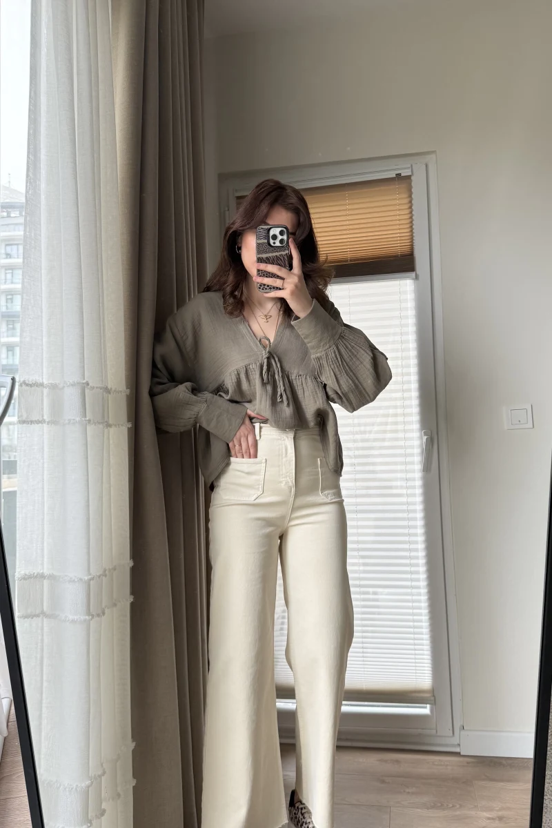 Önü Cepli Tasarım Krem Jean