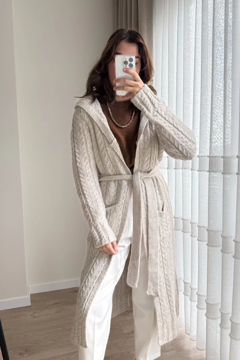 Örgü Uzun Kapüşonlu Kuşaklı Hırka