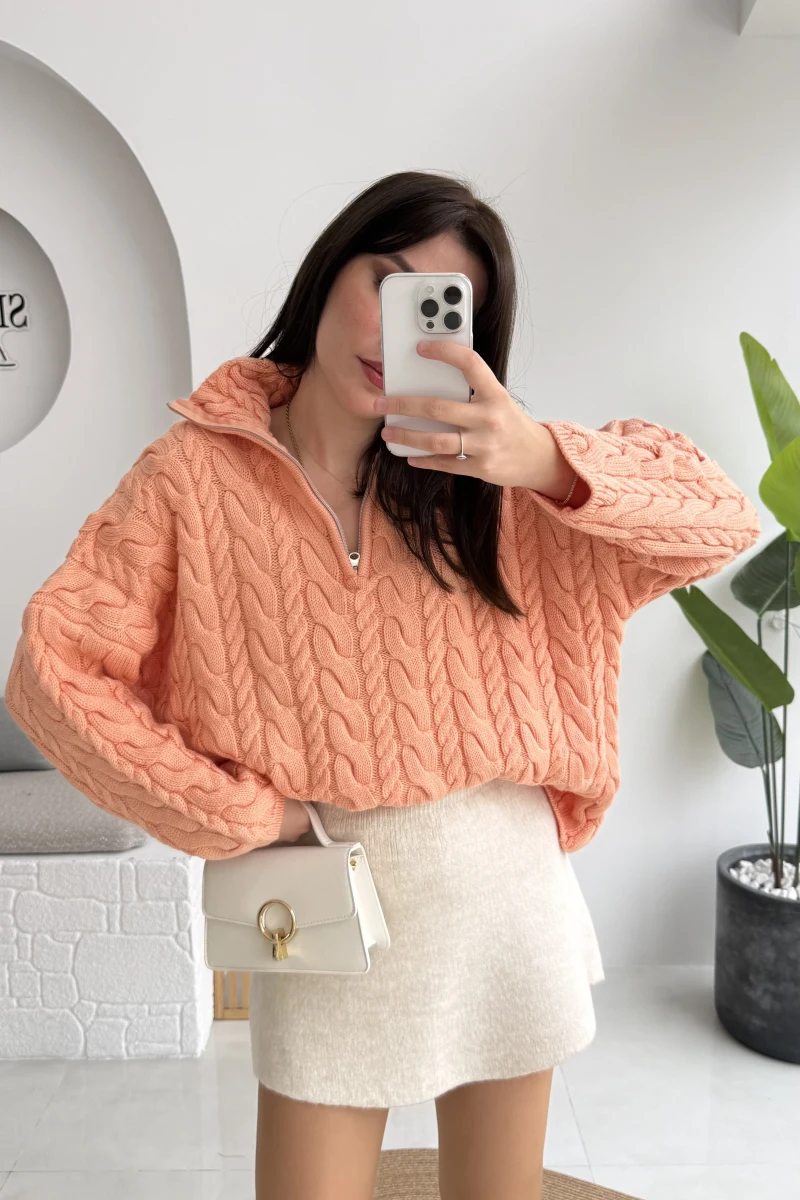 Örgülü Dik Yaka Fermuarlı Kazak - Yavruağzı - Kod: 231078