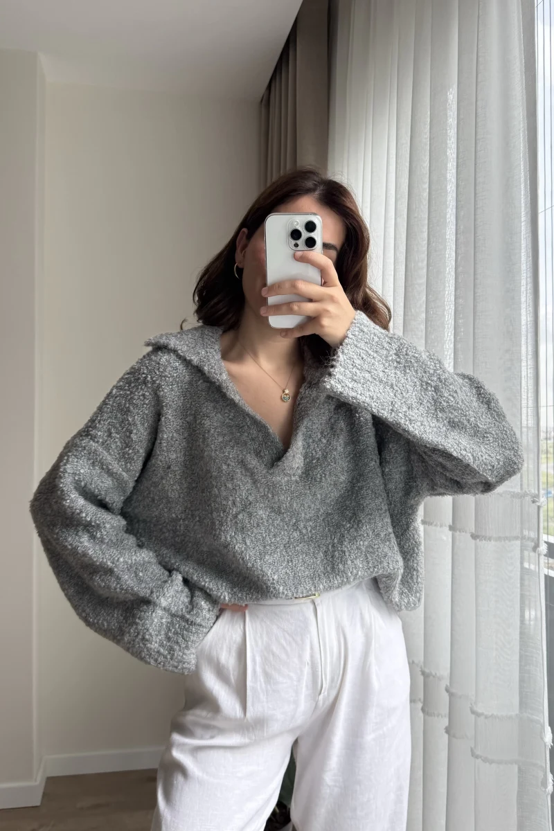 Peluş V Yaka Koyu Gri Kazak