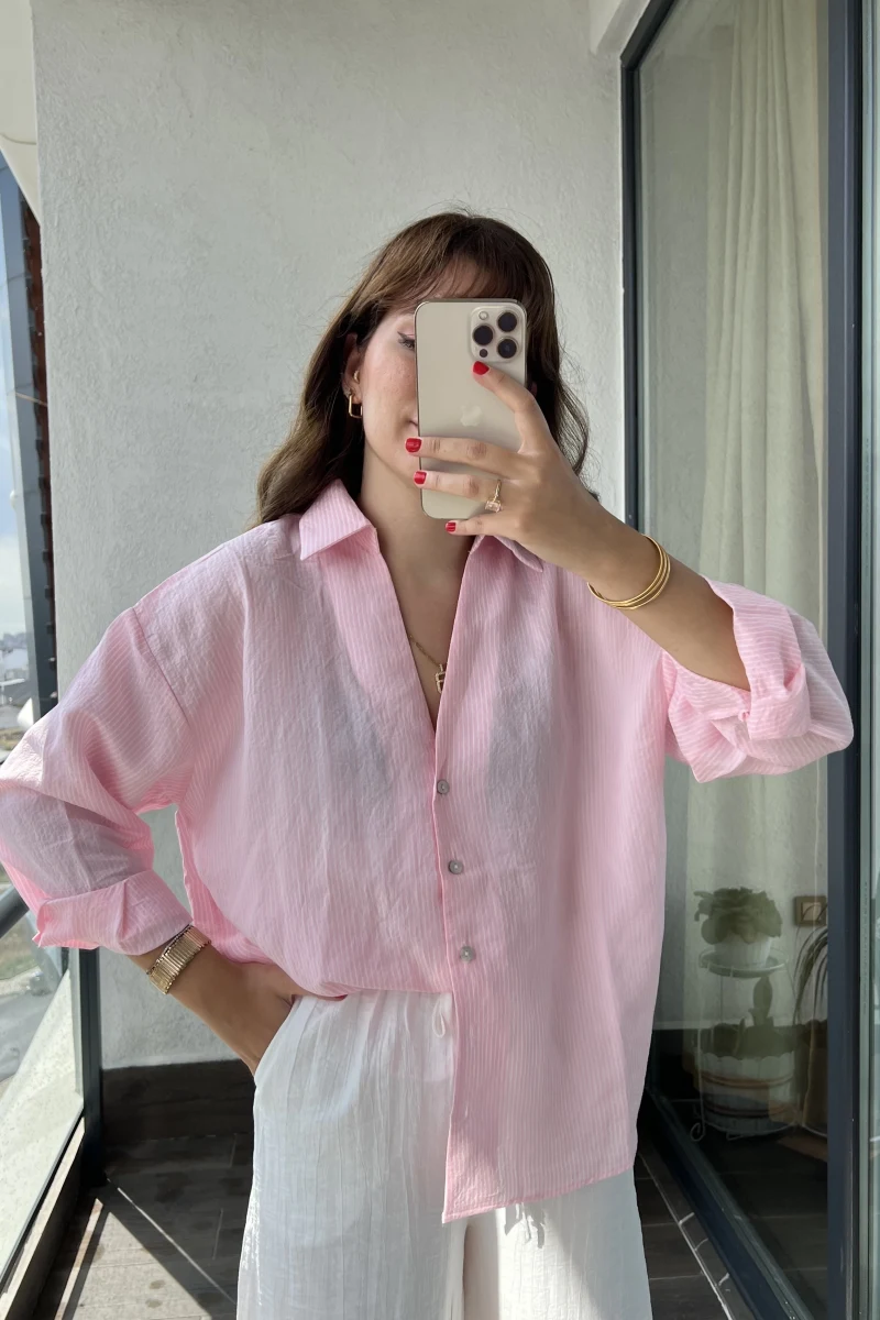 Pembe İnce Çizgili V Yaka Gömlek