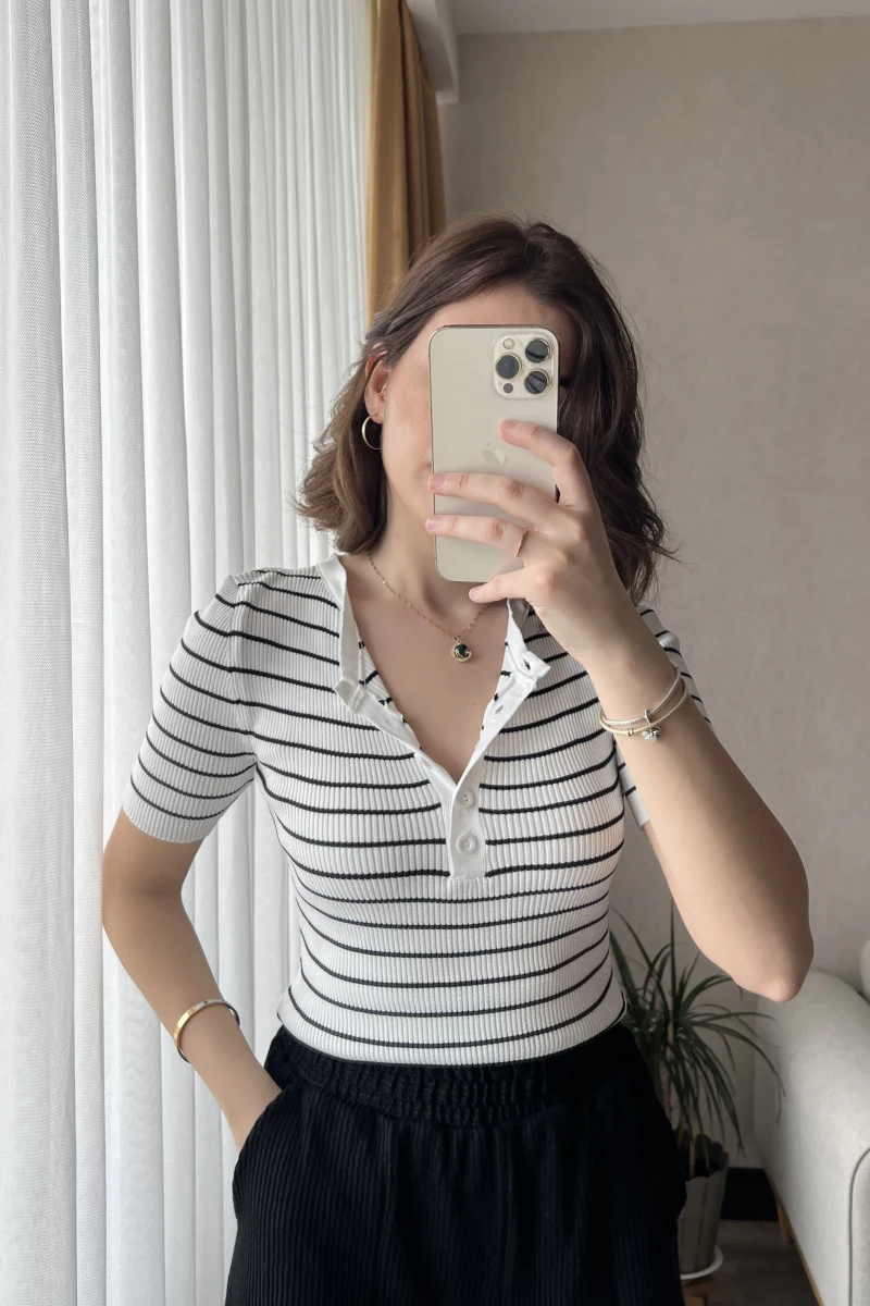 Düğme Yaka Beyaz Çizgili T-Shirt