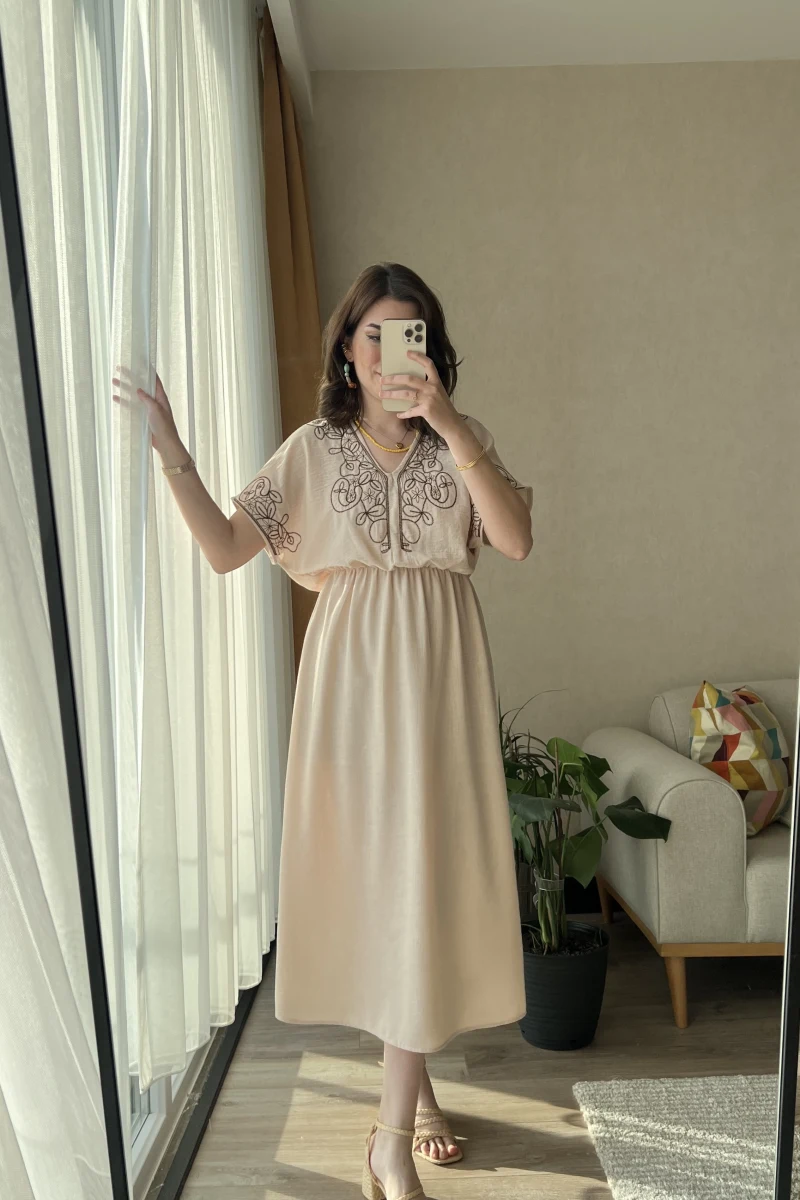 Poppy Krem Nakışlı Elbise